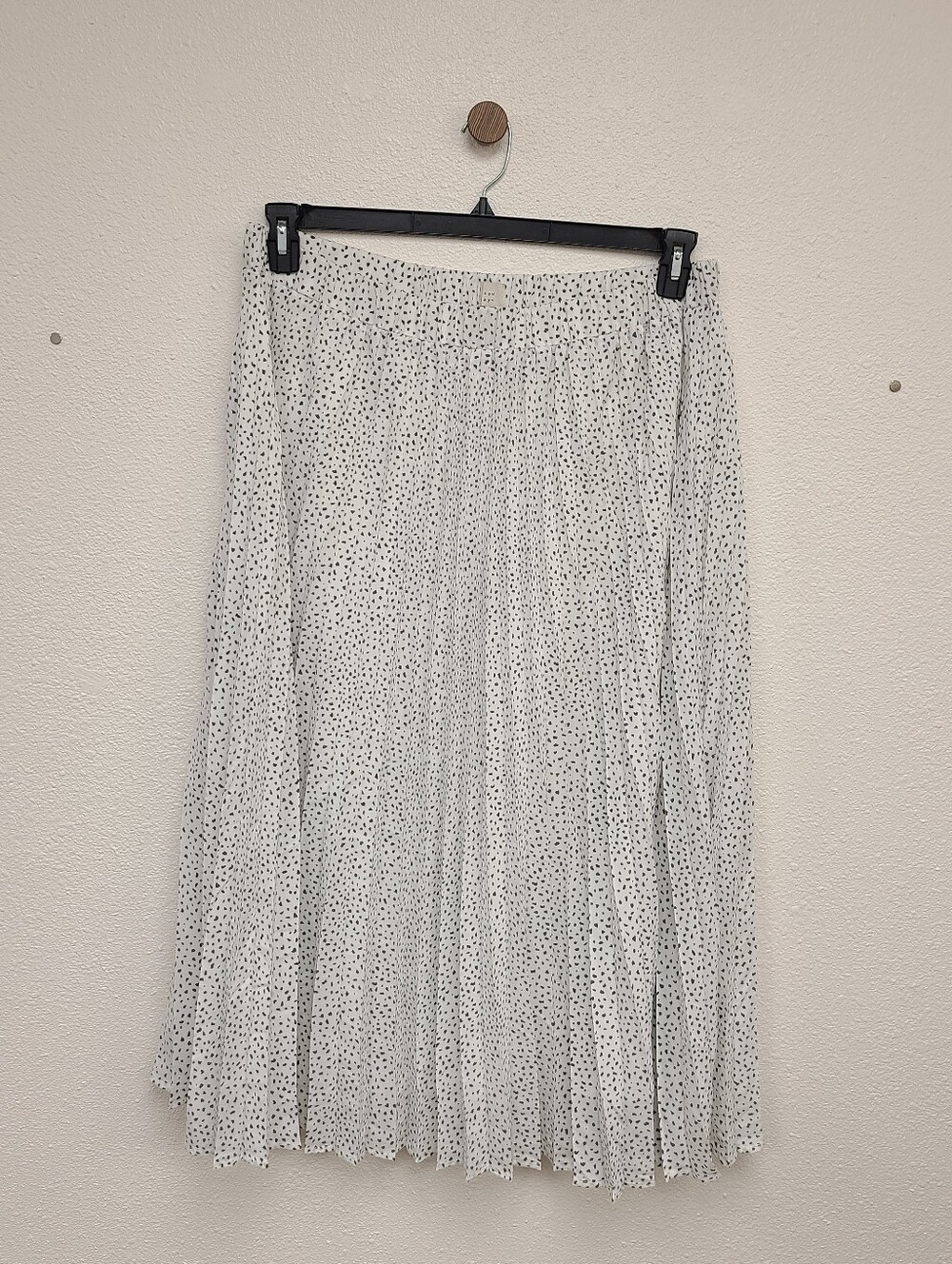 Pleated White Midi Skirt with Gray Abstract Dot Print